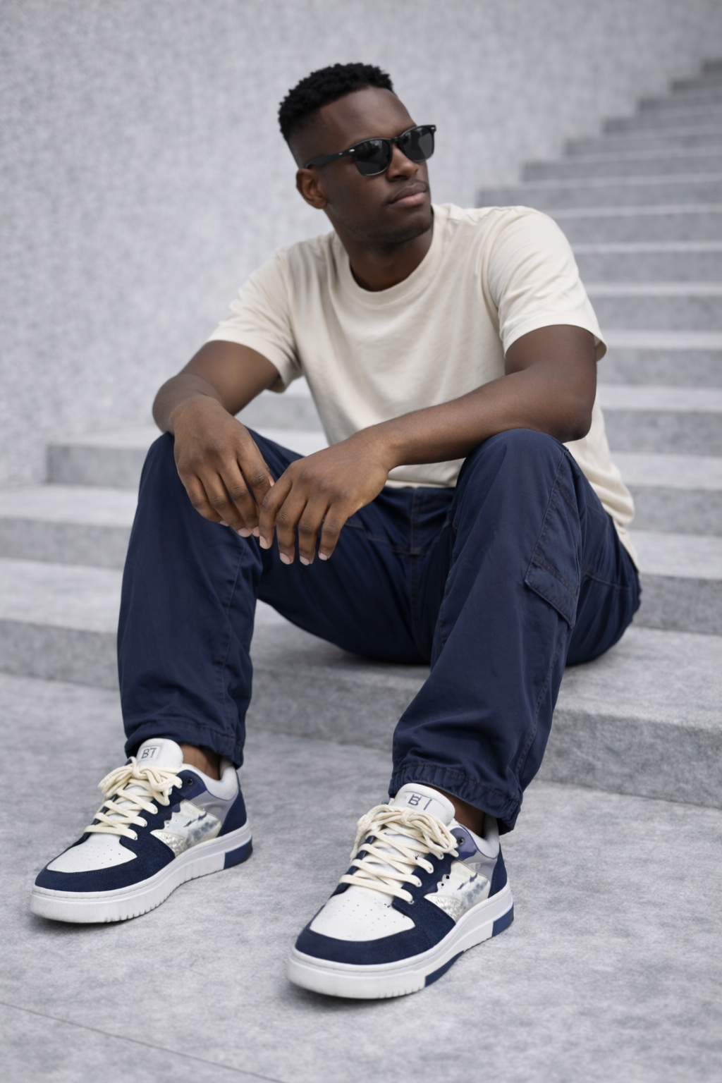 SNEAKER URBAN-RUNIX BLEU MARINE ET BLANC